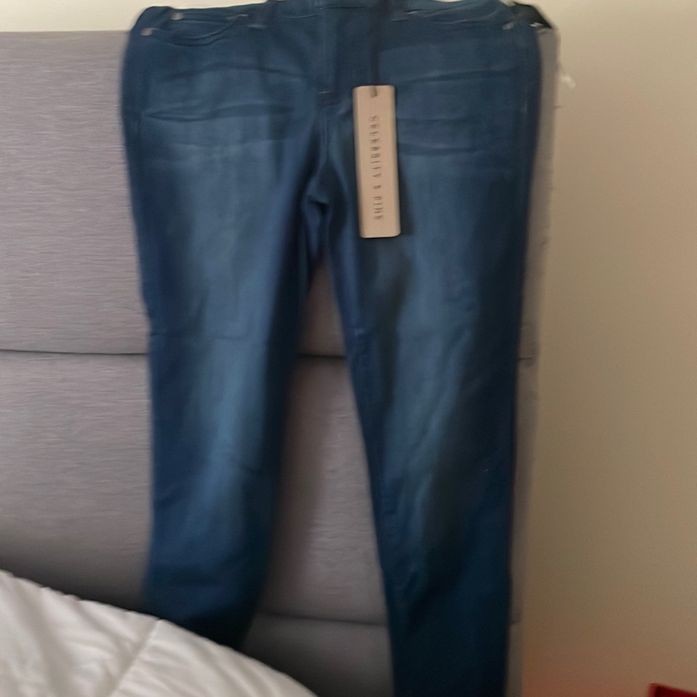 Celebrity Pink stretch slim fit size 3 never been worn